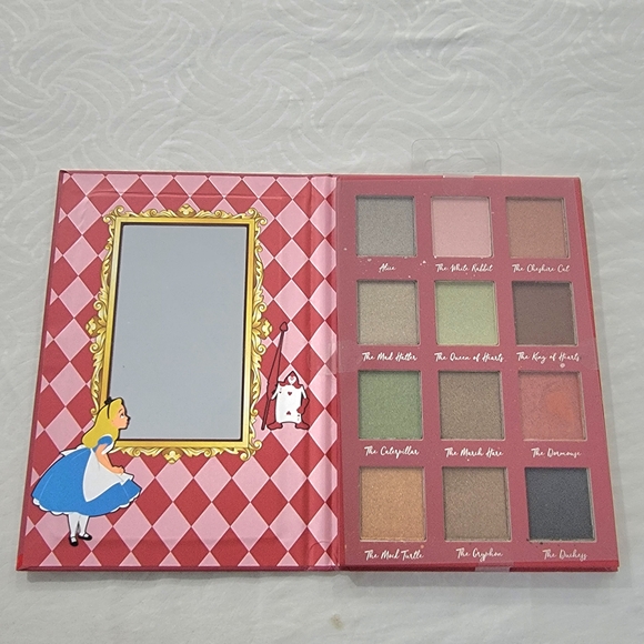 Disney Alice in Wonderland Eyeshadow Palette - Picture 3 of 3